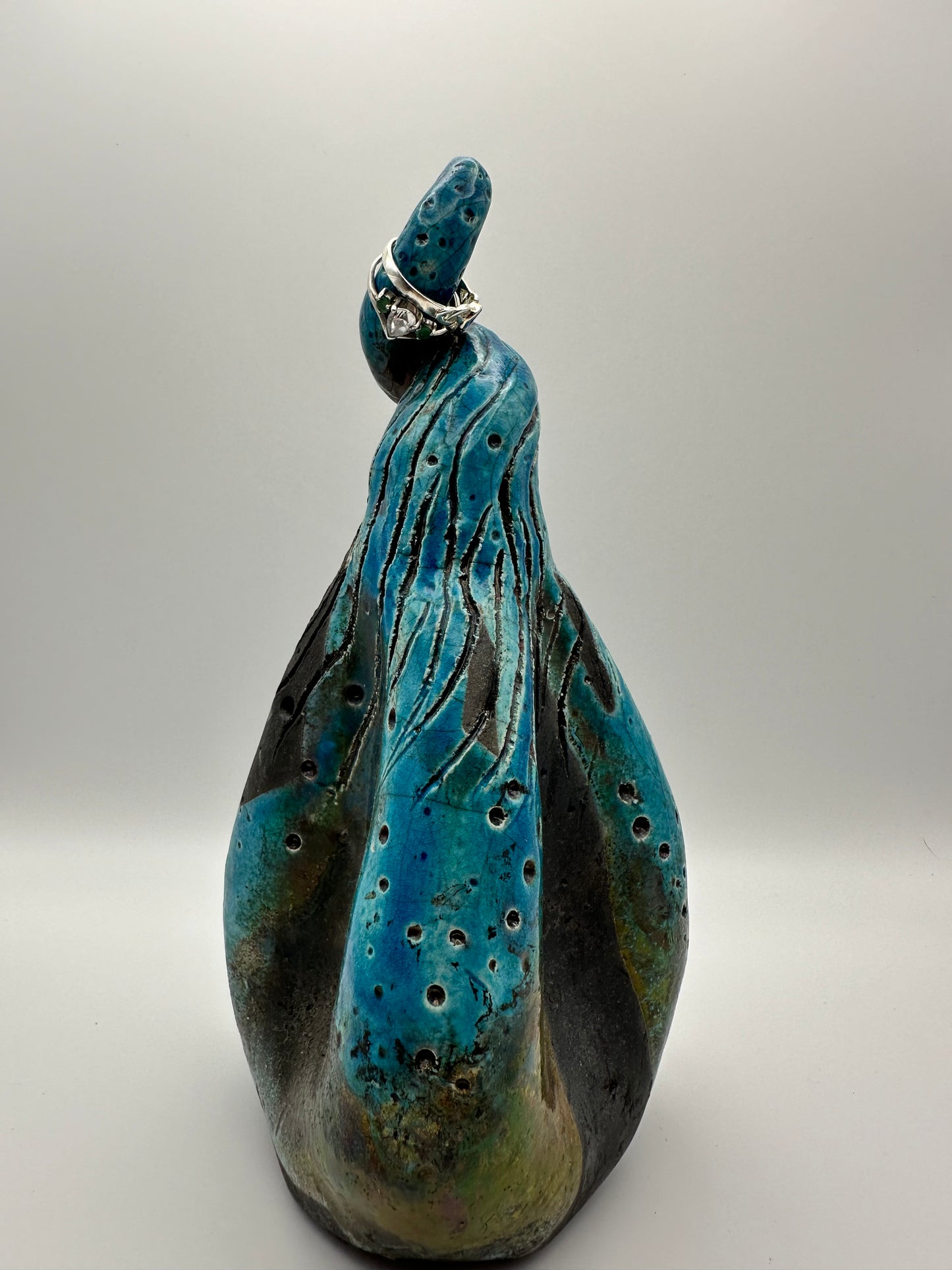 Raku ring holder